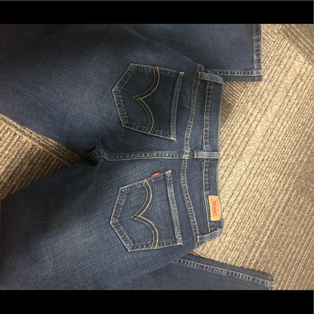 Women’s Levi jeans